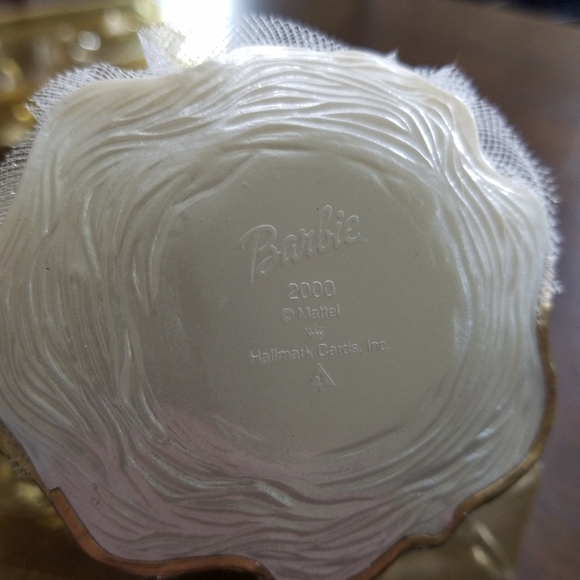 Barbie Celebration 2000 Edition Hallmark ornament - Picture 2 of 8